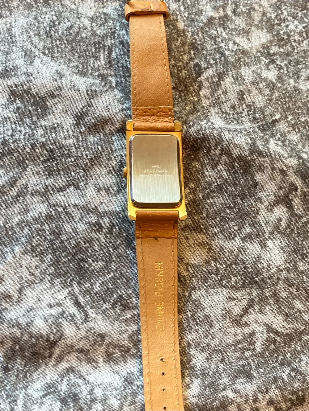 Stylish Women's Wristwatch on Genuine Pigskin Leather Band